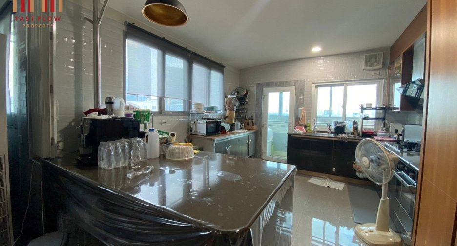 For sale 5 bedrooms retail Space in Yan Nawa, Bangkok