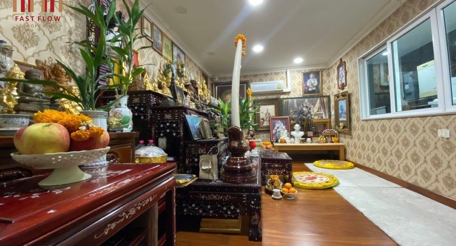 For sale 5 bedrooms retail Space in Yan Nawa, Bangkok