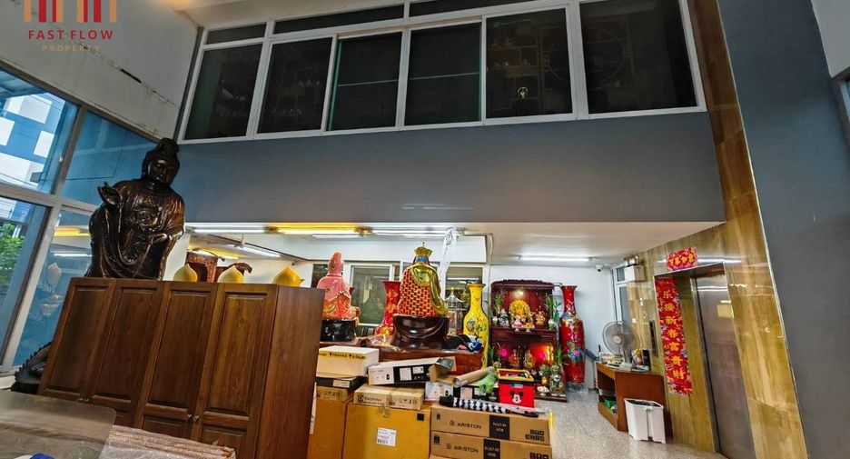 For sale 5 bedrooms retail Space in Yan Nawa, Bangkok
