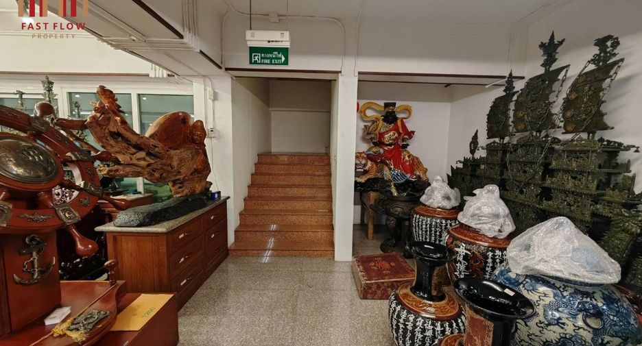 For sale 5 bedrooms retail Space in Yan Nawa, Bangkok
