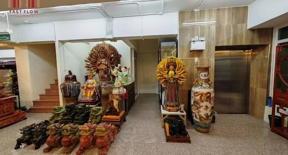 For sale 5 bedrooms retail Space in Yan Nawa, Bangkok