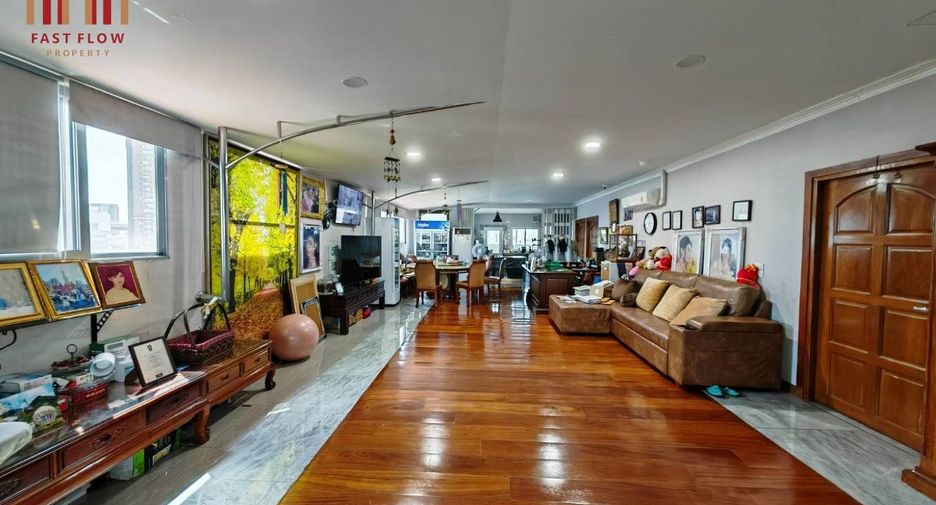 For sale 5 bedrooms retail Space in Yan Nawa, Bangkok