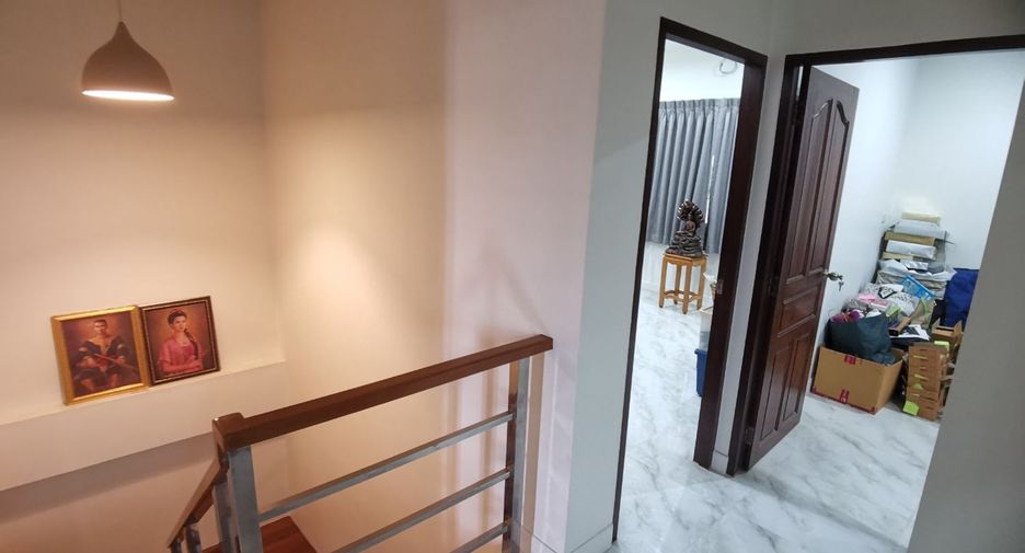 À vendre 4 chambres maison à Bang Kapi, Bangkok