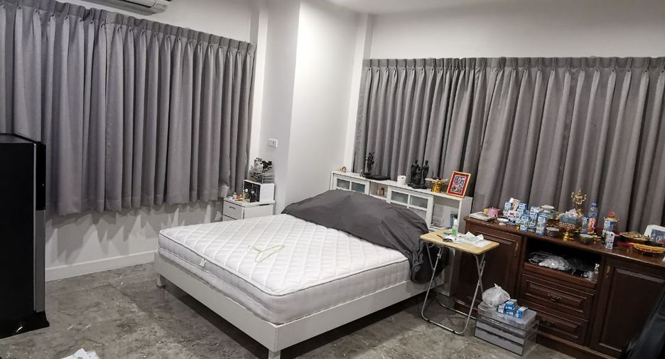 À vendre 4 chambres maison à Bang Kapi, Bangkok
