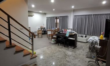 Haus zum Kauf mit 4 Zimmer in Bang Kapi, Bangkok