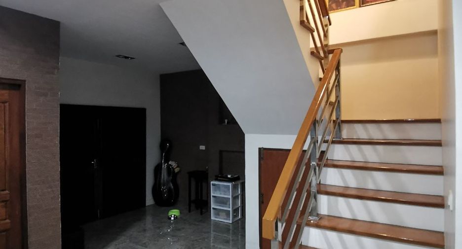 À vendre 4 chambres maison à Bang Kapi, Bangkok