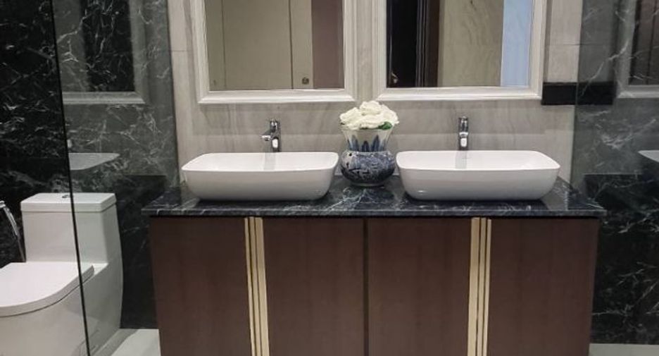 For rent 3 bedrooms condo in Watthana, Bangkok