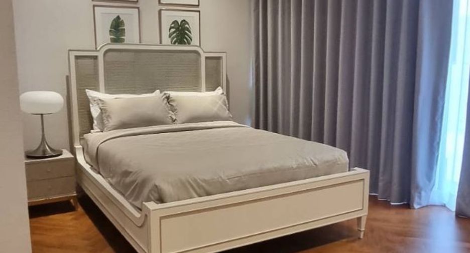 For rent 3 bedrooms condo in Watthana, Bangkok