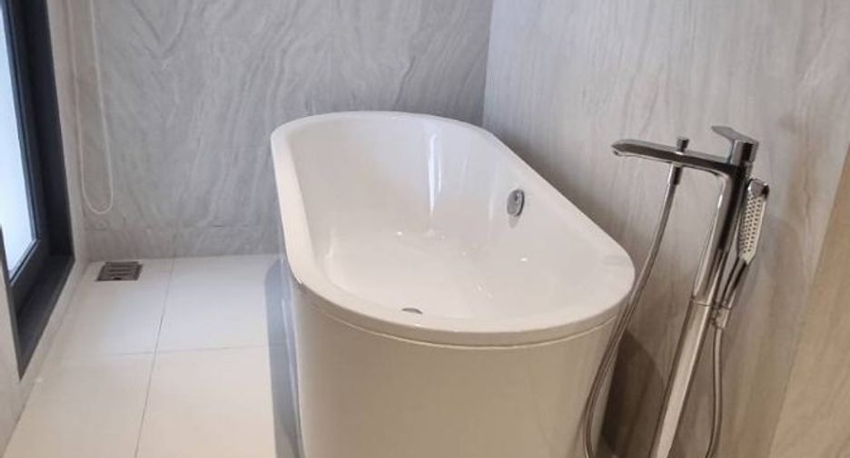 For rent 3 bedrooms condo in Watthana, Bangkok