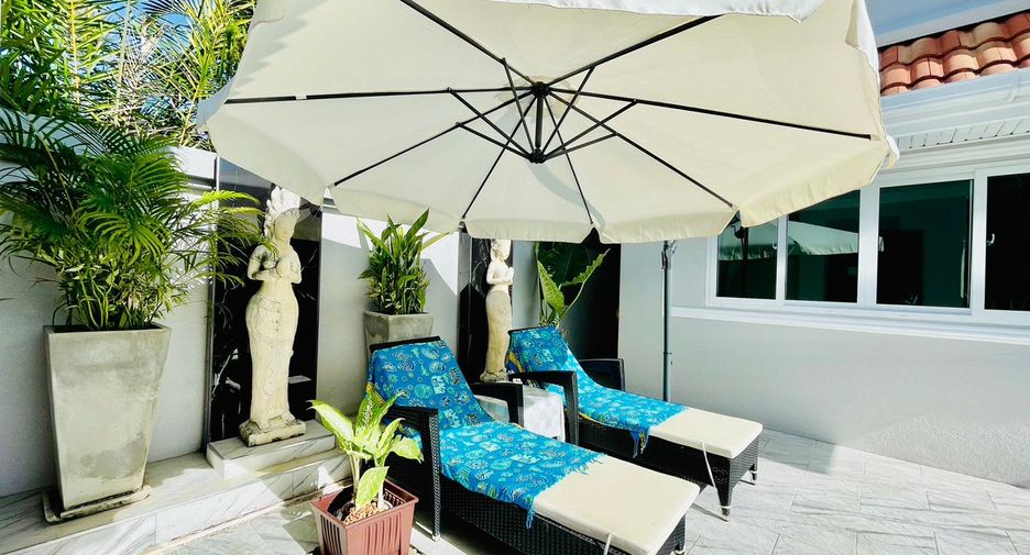 Villa en alquiler y en venta de 3 habitaciones en Bang Lamung, Chonburi
