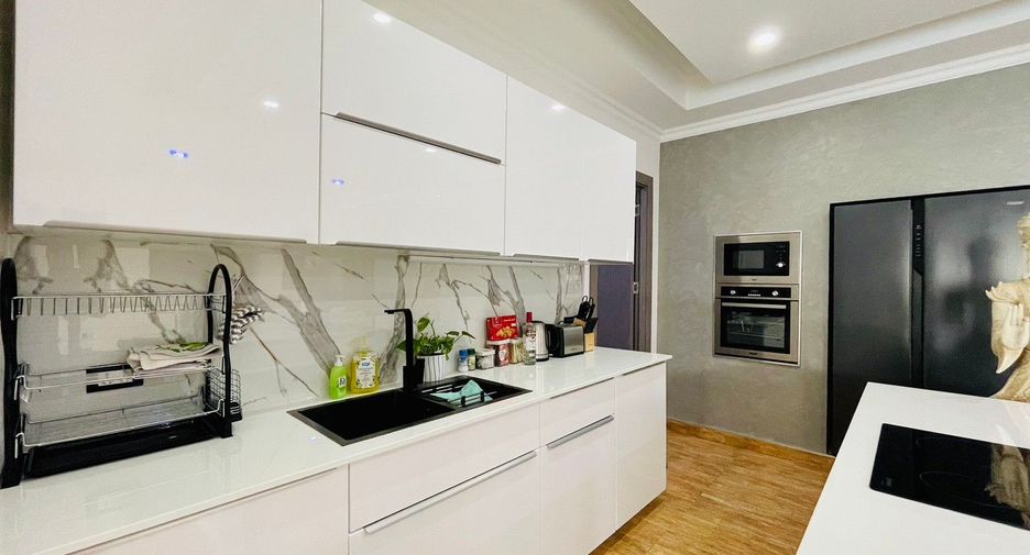 Villa en alquiler y en venta de 3 habitaciones en Bang Lamung, Chonburi