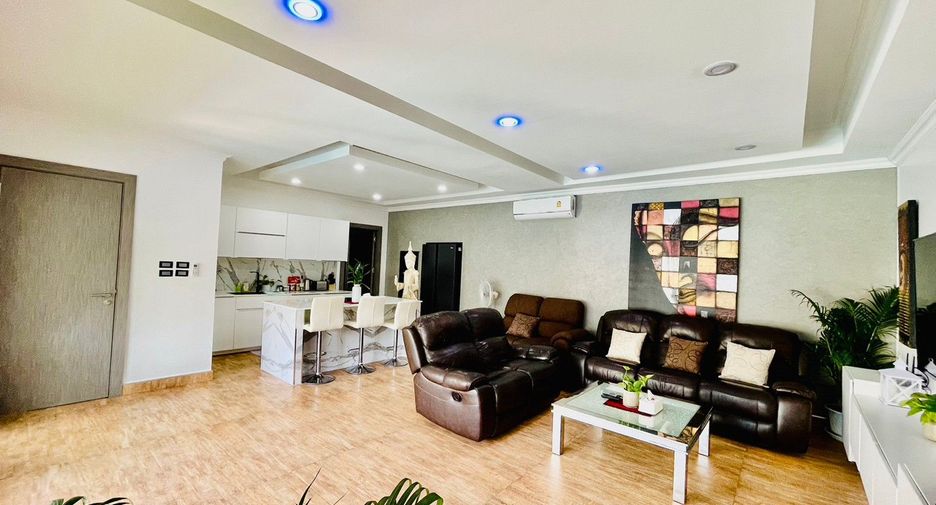 Villa en alquiler y en venta de 3 habitaciones en Bang Lamung, Chonburi