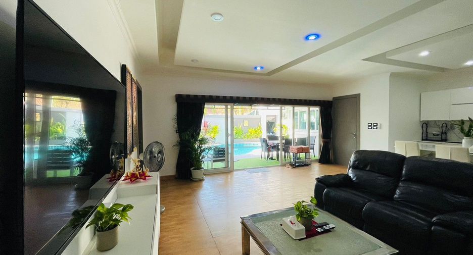 Villa en alquiler y en venta de 3 habitaciones en Bang Lamung, Chonburi