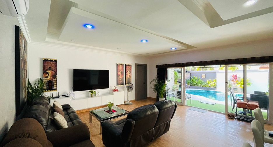 Villa en alquiler y en venta de 3 habitaciones en Bang Lamung, Chonburi