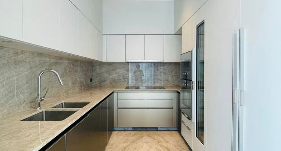 For sale 2 ベッドルーム condo in Pathum Wan, Bangkok
