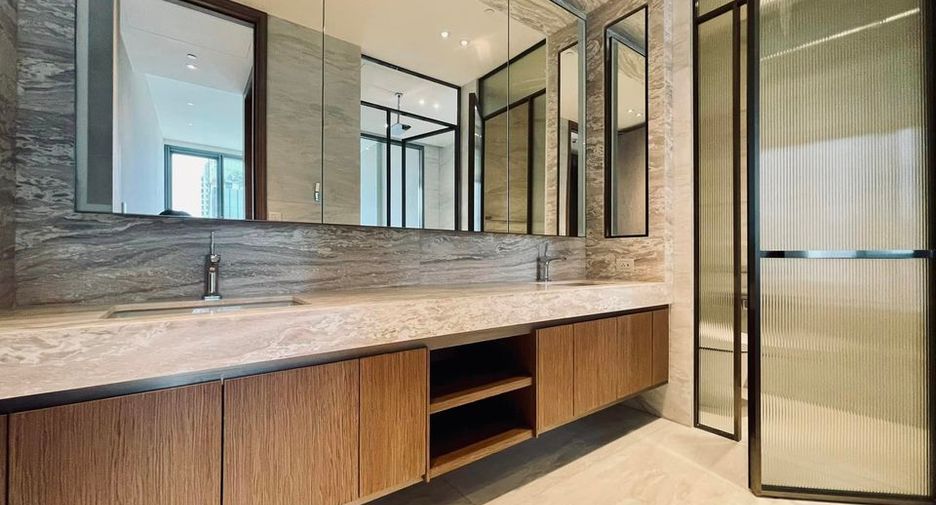 For sale 2 ベッドルーム condo in Pathum Wan, Bangkok
