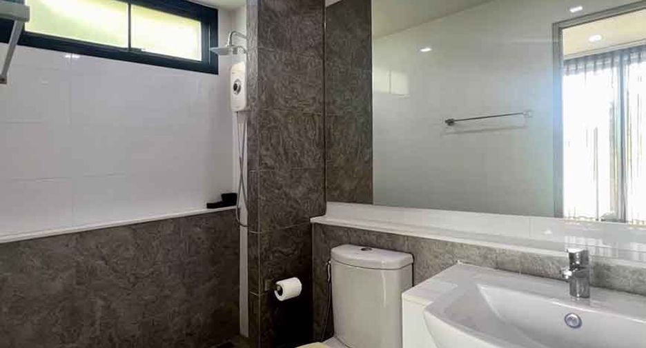 For rent 3 bedrooms townhouse in Hang Dong, Chiang Mai
