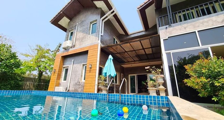 For rent 4 Beds villa in Mueang Chiang Mai, Chiang Mai