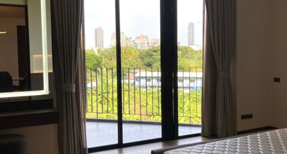 Condo en alquiler de 3 habitaciones en Khlong Toei, Bangkok