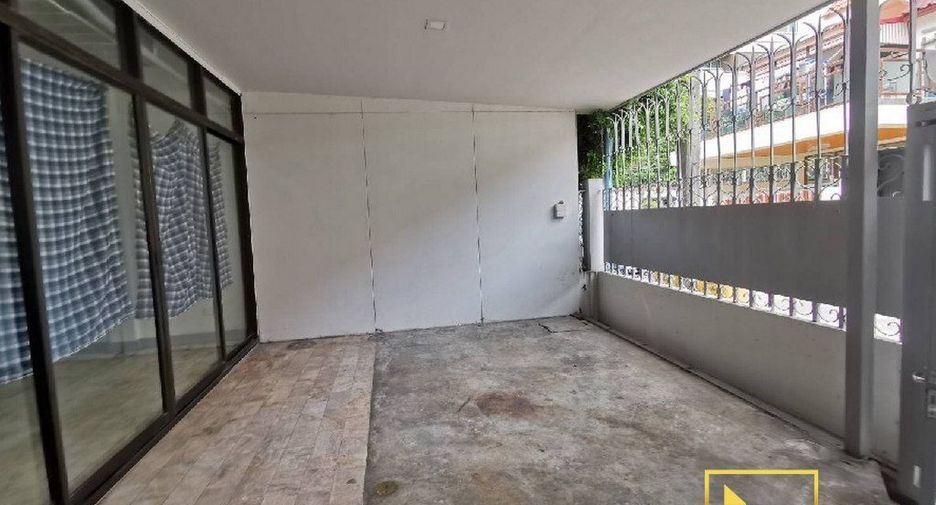 For rent そして for sale 2 Beds townhouse in Watthana, Bangkok