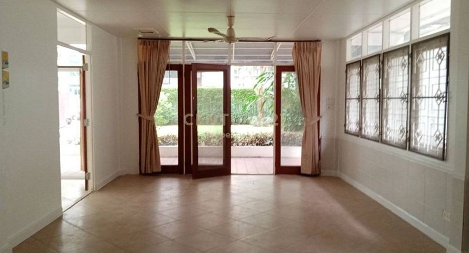For rent 3 bedrooms house in Pathum Wan, Bangkok