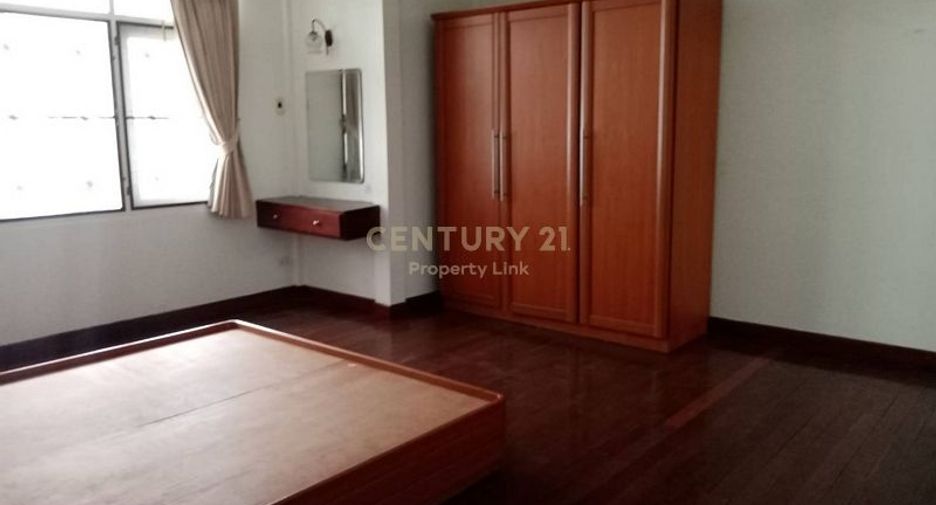 For rent 3 bedrooms house in Pathum Wan, Bangkok