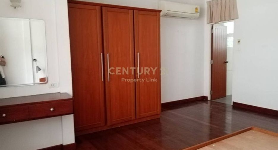 For rent 3 bedrooms house in Pathum Wan, Bangkok
