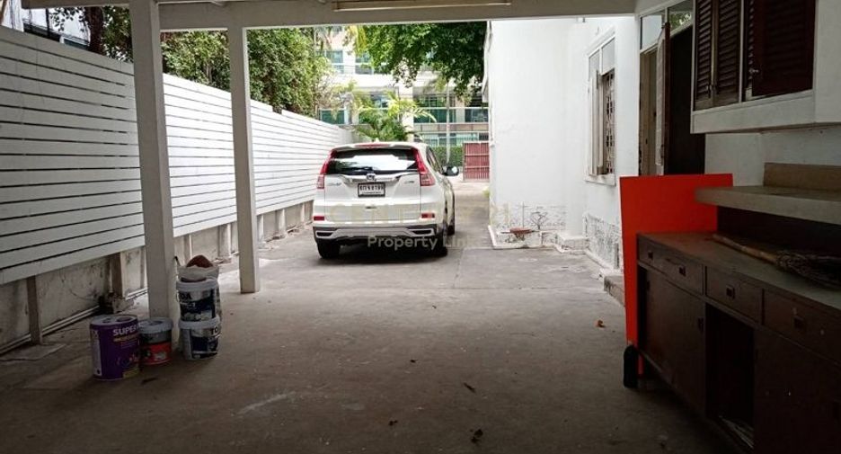 For rent 3 bedrooms house in Pathum Wan, Bangkok