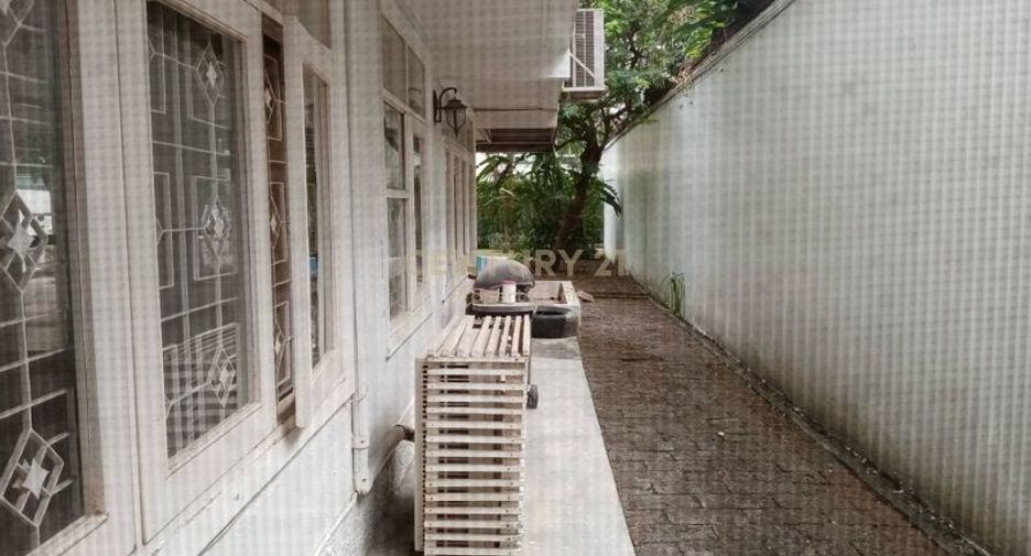 For rent 3 bedrooms house in Pathum Wan, Bangkok
