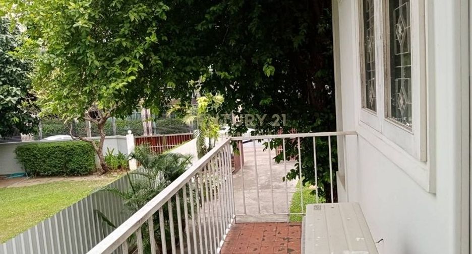 For rent 3 bedrooms house in Pathum Wan, Bangkok