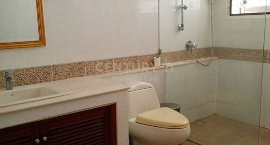 For rent 3 bedrooms house in Pathum Wan, Bangkok