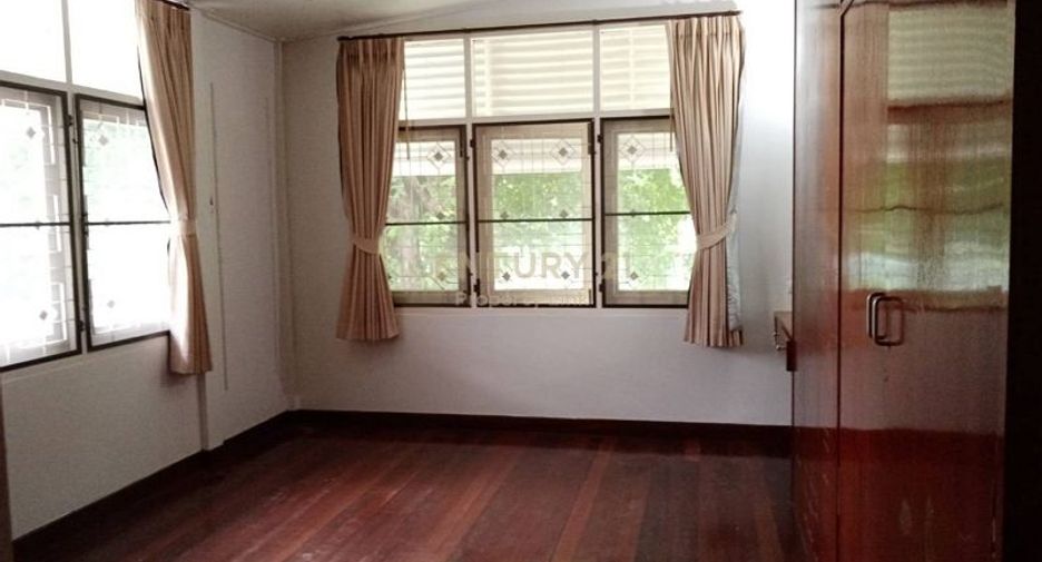 For rent 3 bedrooms house in Pathum Wan, Bangkok