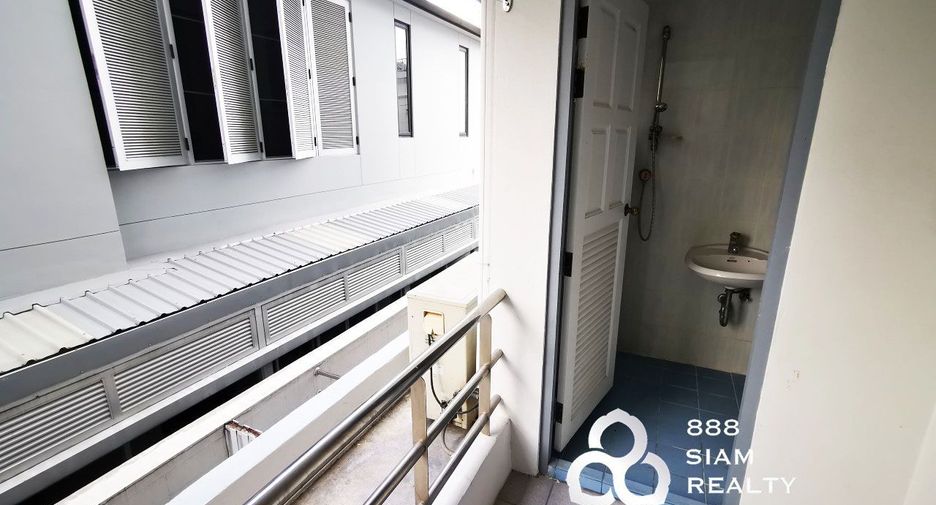 For rent 2 bedrooms condo in Watthana, Bangkok