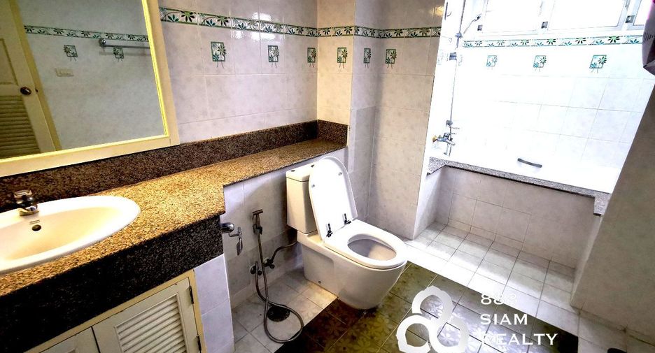 For rent 2 bedrooms condo in Watthana, Bangkok