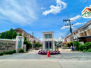 For sale 4 Beds townhouse in Lam Luk Ka, Pathum Thani