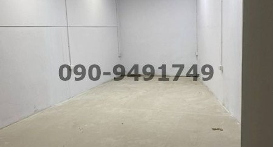 For rent 4 bedrooms retail Space in Nong Khaem, Bangkok