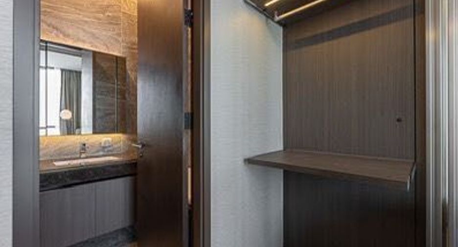 For sale 1 bed condo in Khlong Toei, Bangkok