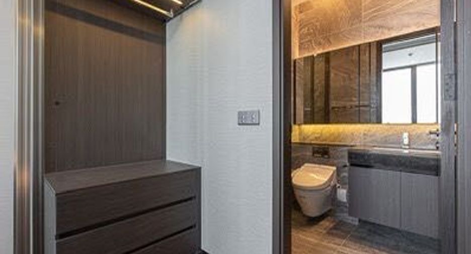 For sale 1 bed condo in Khlong Toei, Bangkok