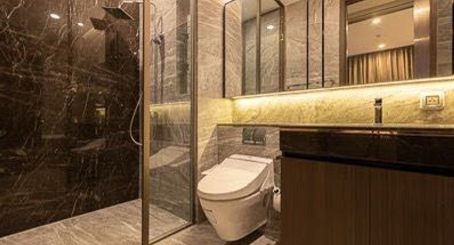 For sale 1 bed condo in Khlong Toei, Bangkok
