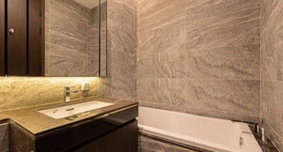 For sale 1 bed condo in Khlong Toei, Bangkok