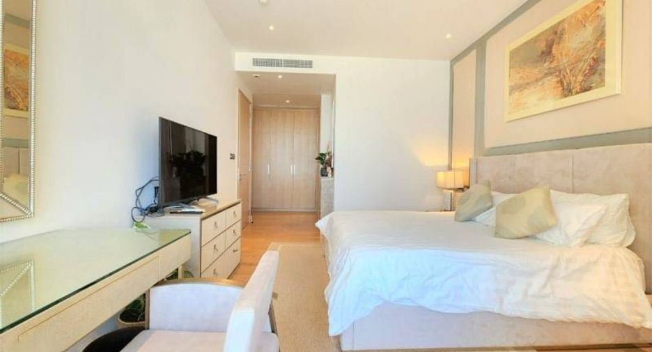 For rent 3 bedrooms condo in Khlong San, Bangkok