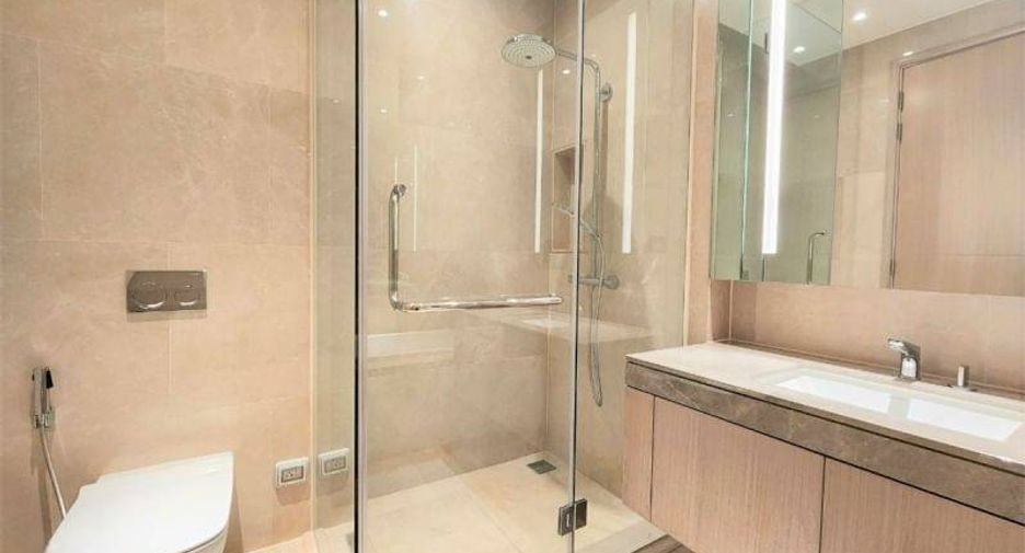 For rent 3 bedrooms condo in Khlong San, Bangkok