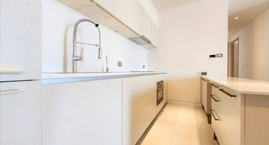 For rent 3 bedrooms condo in Khlong San, Bangkok