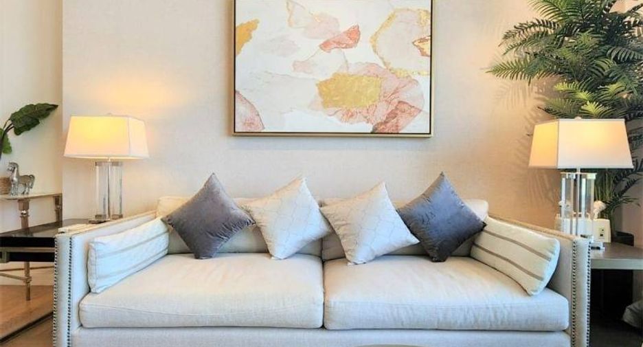 For rent 3 bedrooms condo in Khlong San, Bangkok