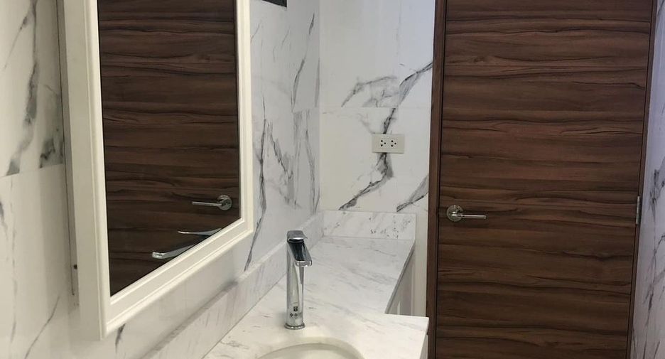For rent 3 bedrooms office in Watthana, Bangkok