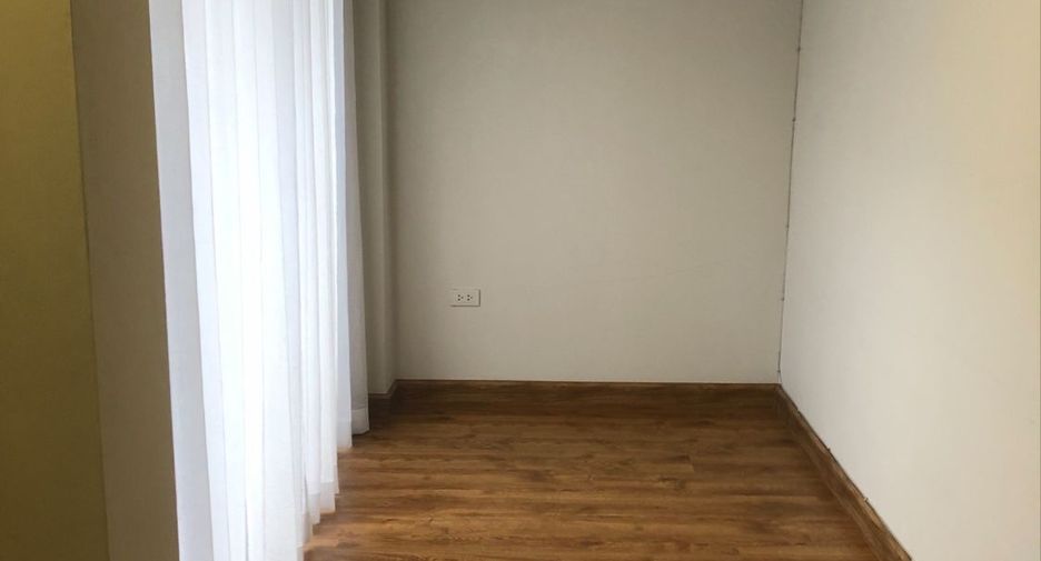 For rent 3 bedrooms office in Watthana, Bangkok
