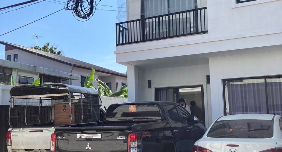 For rent 3 bedrooms office in Watthana, Bangkok