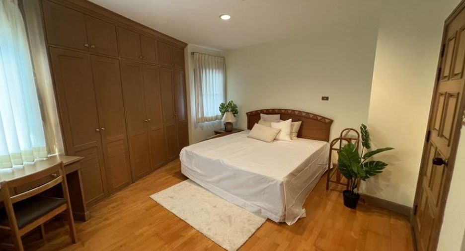 À louer et à vendre 3 chambres condo à Watthana, Bangkok