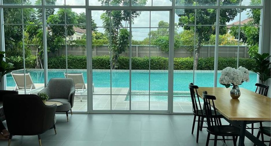 For rent 3 bedrooms townhouse in Bang Phli, Samut Prakan