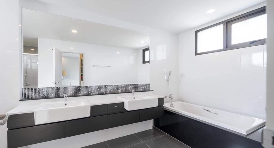 For rent and for sale 5 bedrooms house in Saphan Sung, Bangkok